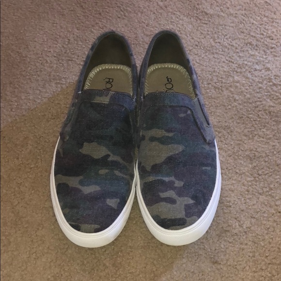 Shoes - Camo slip on closed toe sneakers women’s size 9